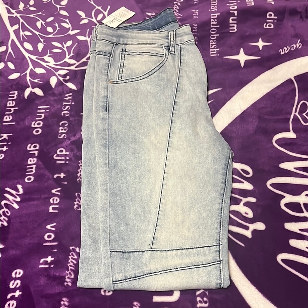 Blue Boyfriend Jeans with Classic Light Wash